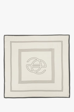 Flache Ansicht des quadratischen hellbeigen Tuchs mit schwarzen Konturlinien und zentralem Estro-Logo 