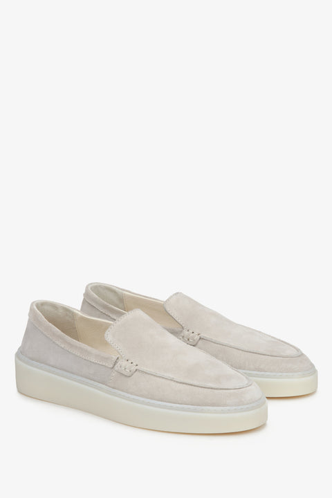 Hellbeige Damen-Mokassins aus echtem Velours von Estro.