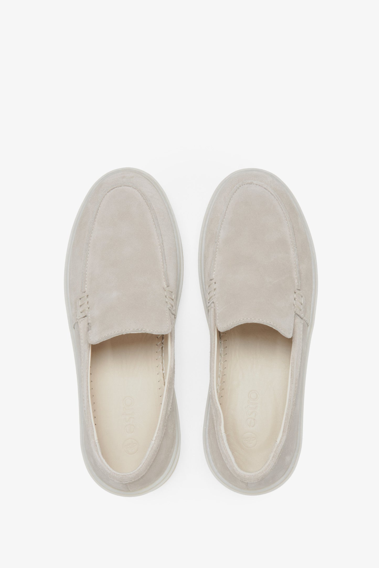 Damen hellbeige Mokassins aus echtem Velours von Estro – Draufsicht des Modells.