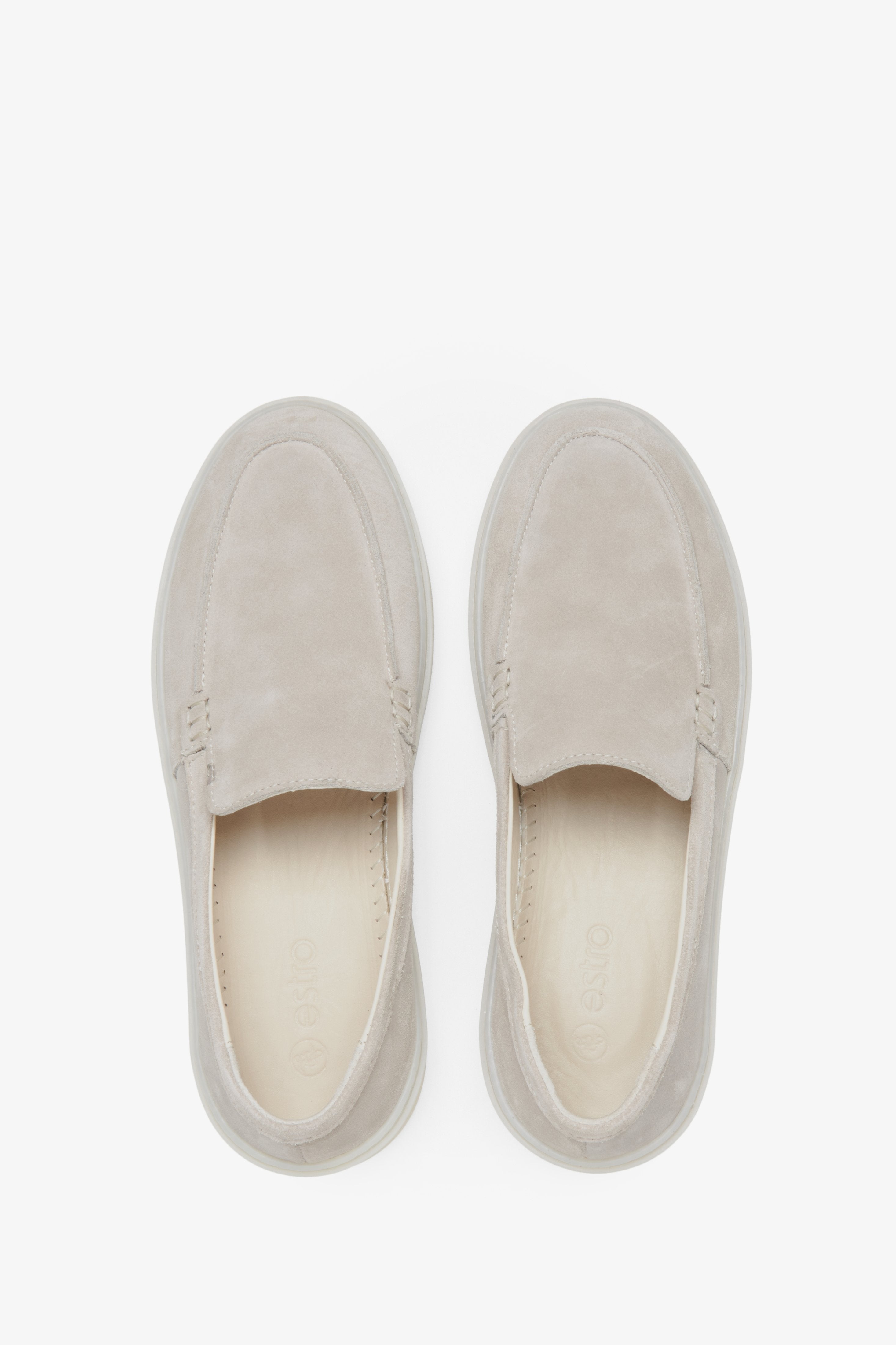 Damen hellbeige Mokassins aus echtem Velours von Estro – Draufsicht des Modells.