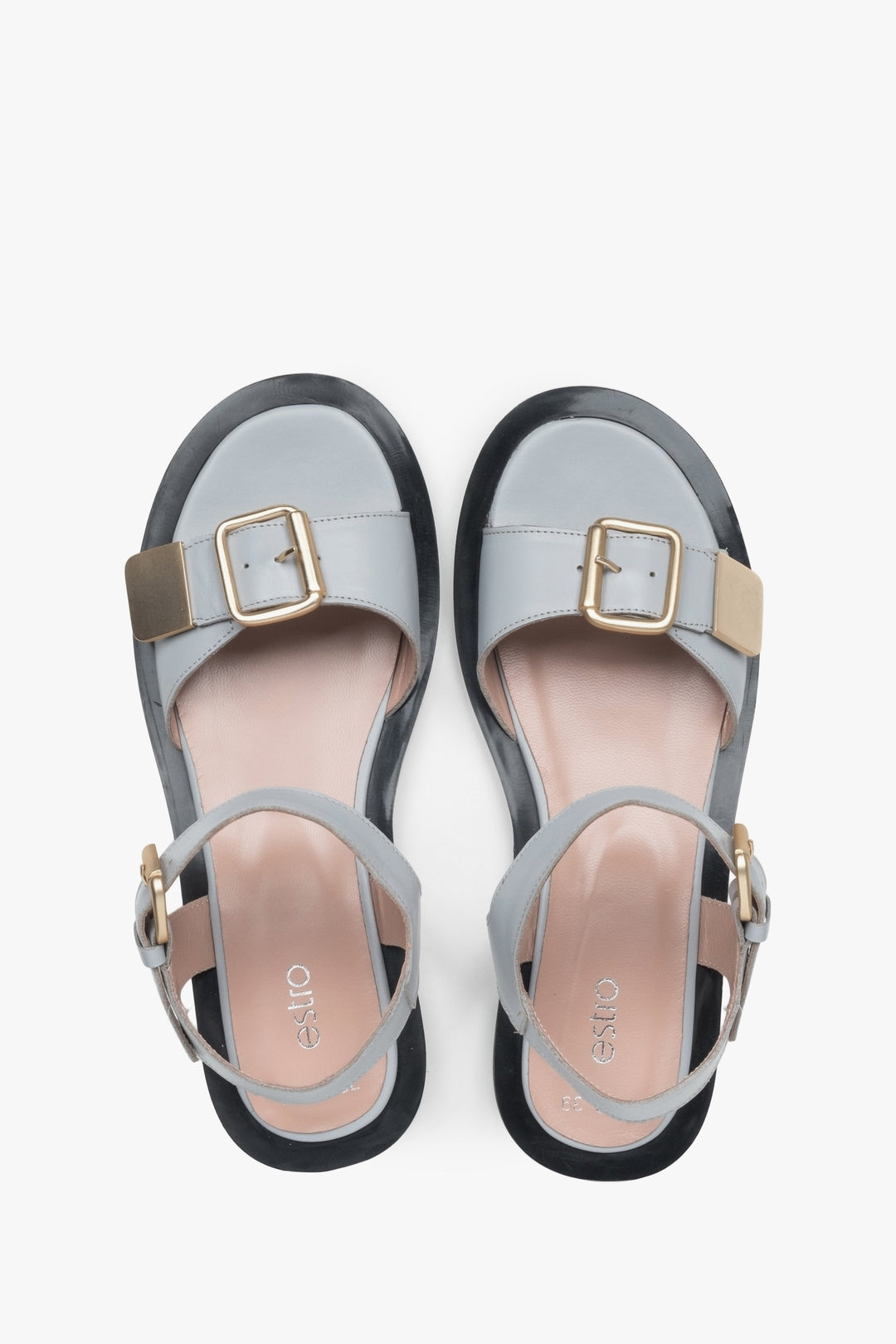 Elegante und stilvolle Damen-Sandalen von Estro in Hellblau, Modell ER00117384, aus Leder gefertigt.