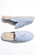 Hellblaue Damen-Mules aus weichem italienischem Velours von Estro.