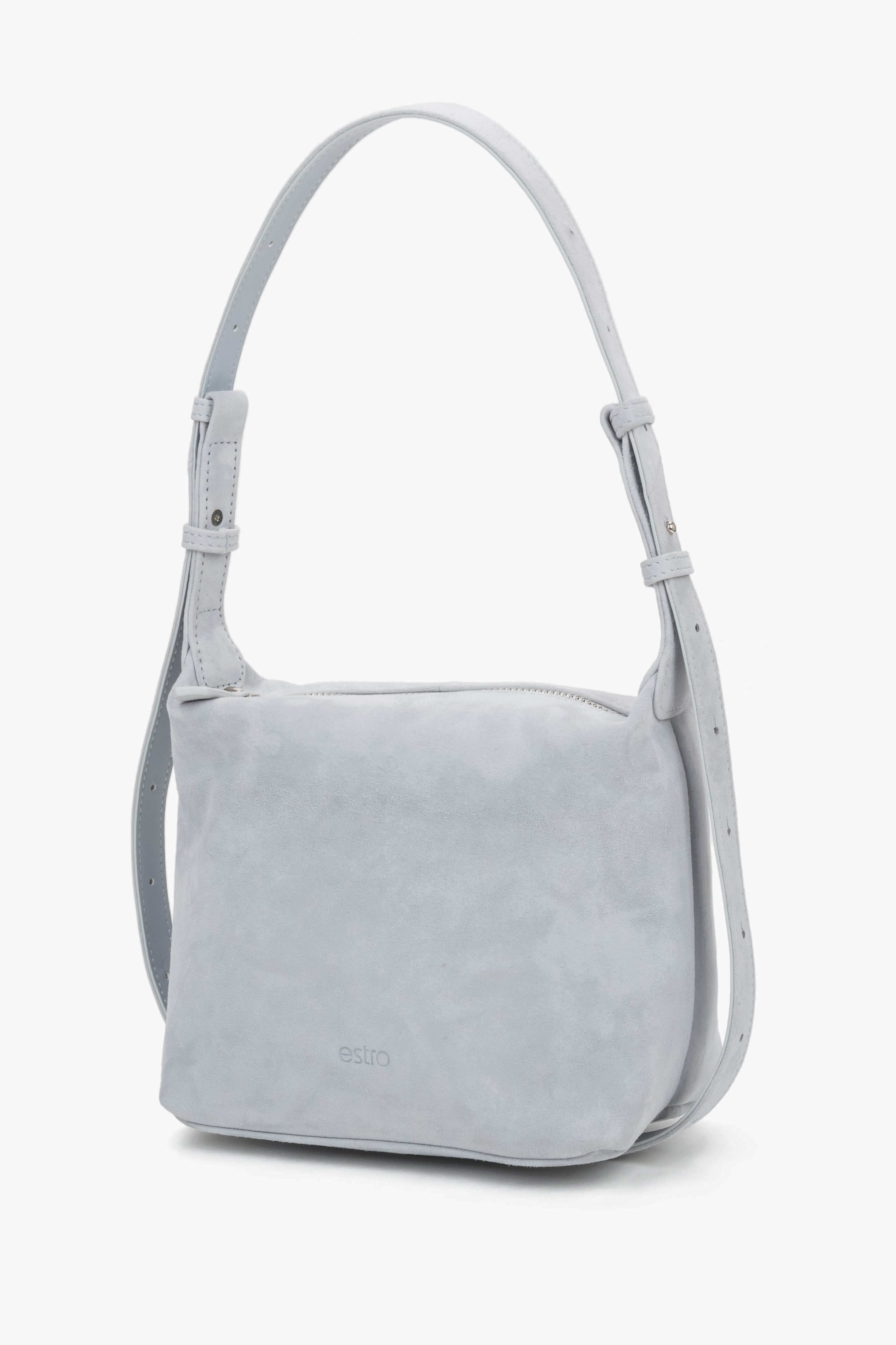 Hellblaue Velours-Handtasche im Hobo-Stil schräge Ansicht
