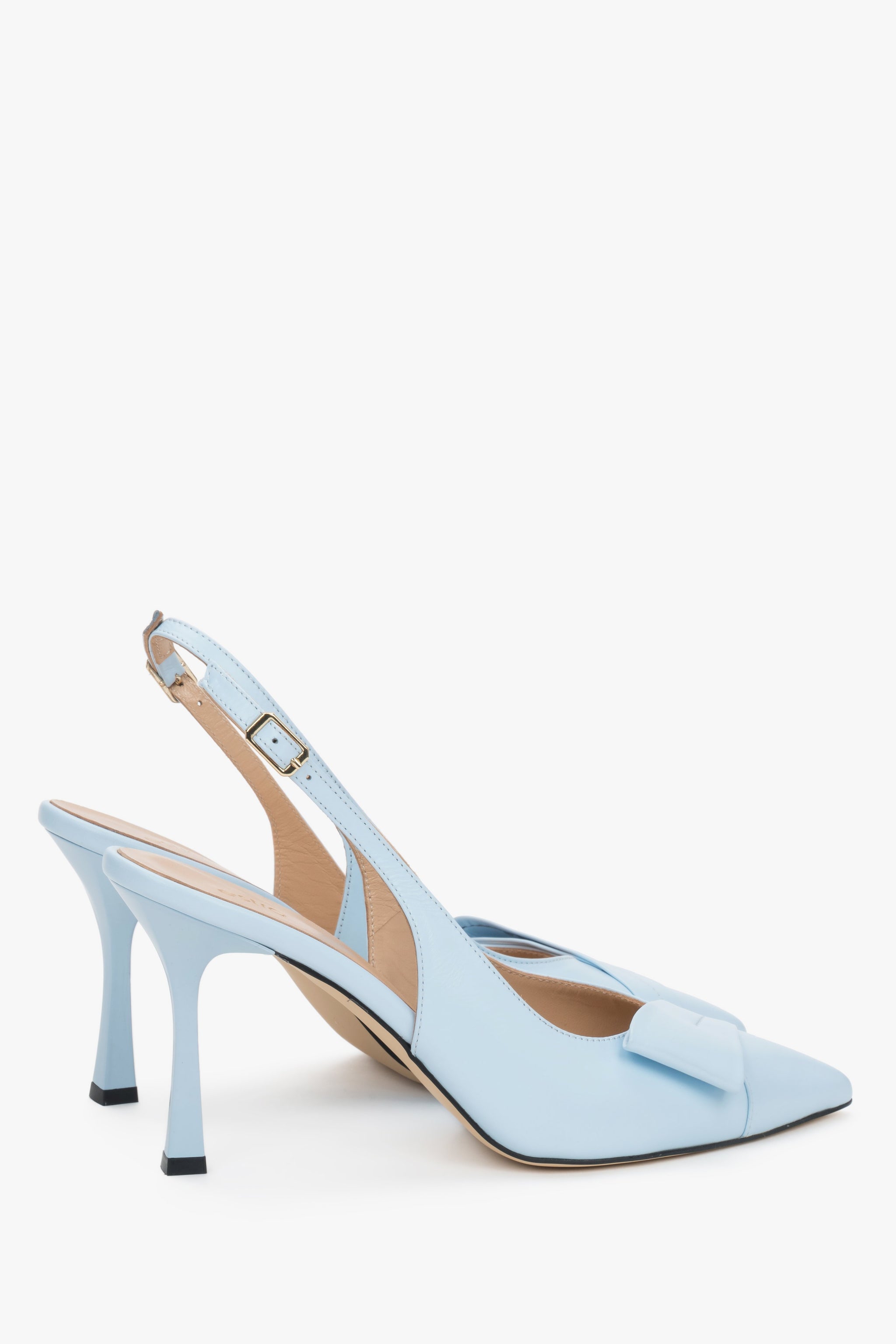 Hellblaue Damen-Slingback-Pumps aus echtem Leder in schräger Seitenansicht