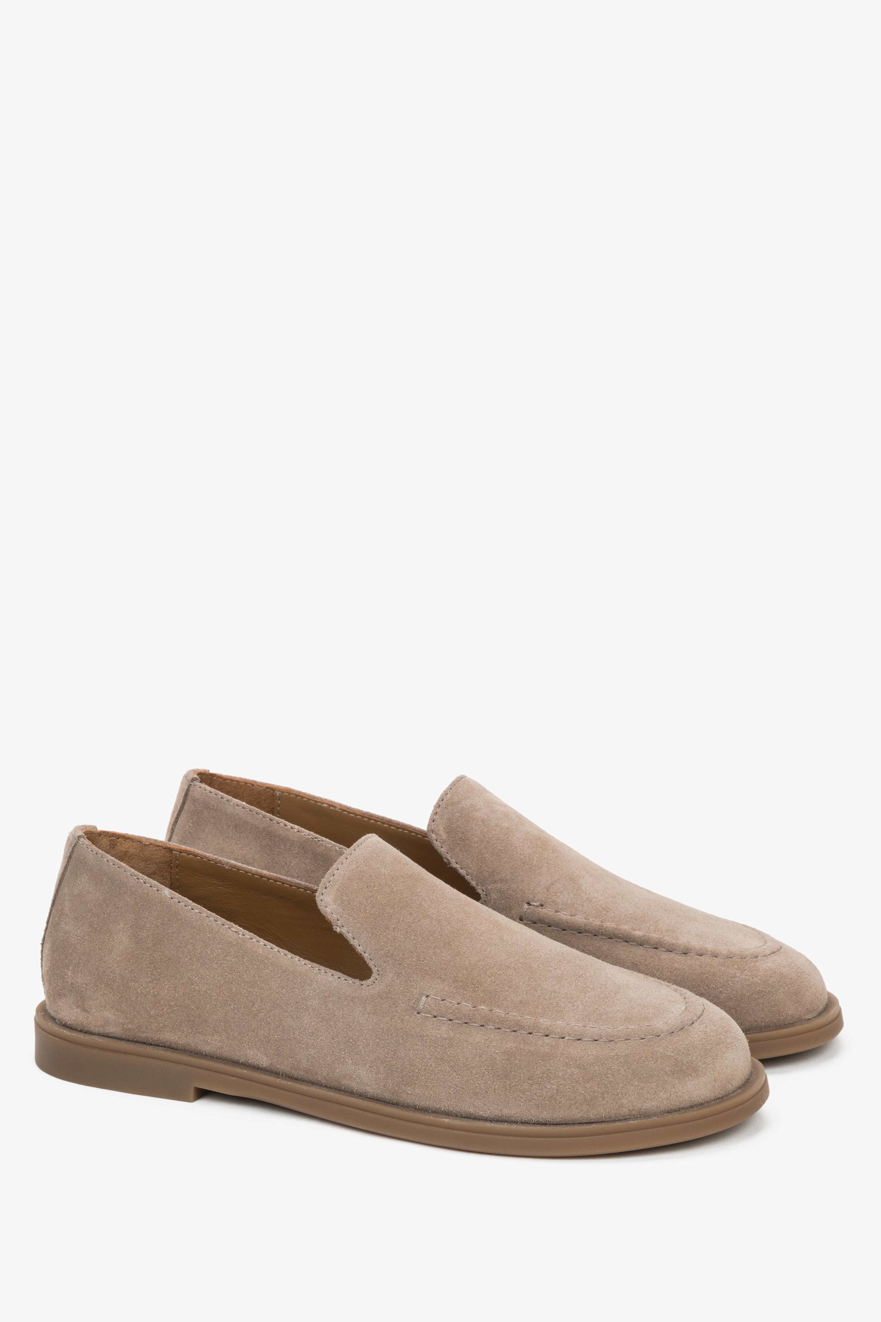 Profilansicht der hellbraunen Damen-Mokassins im bequemen Barefoot-Design.
