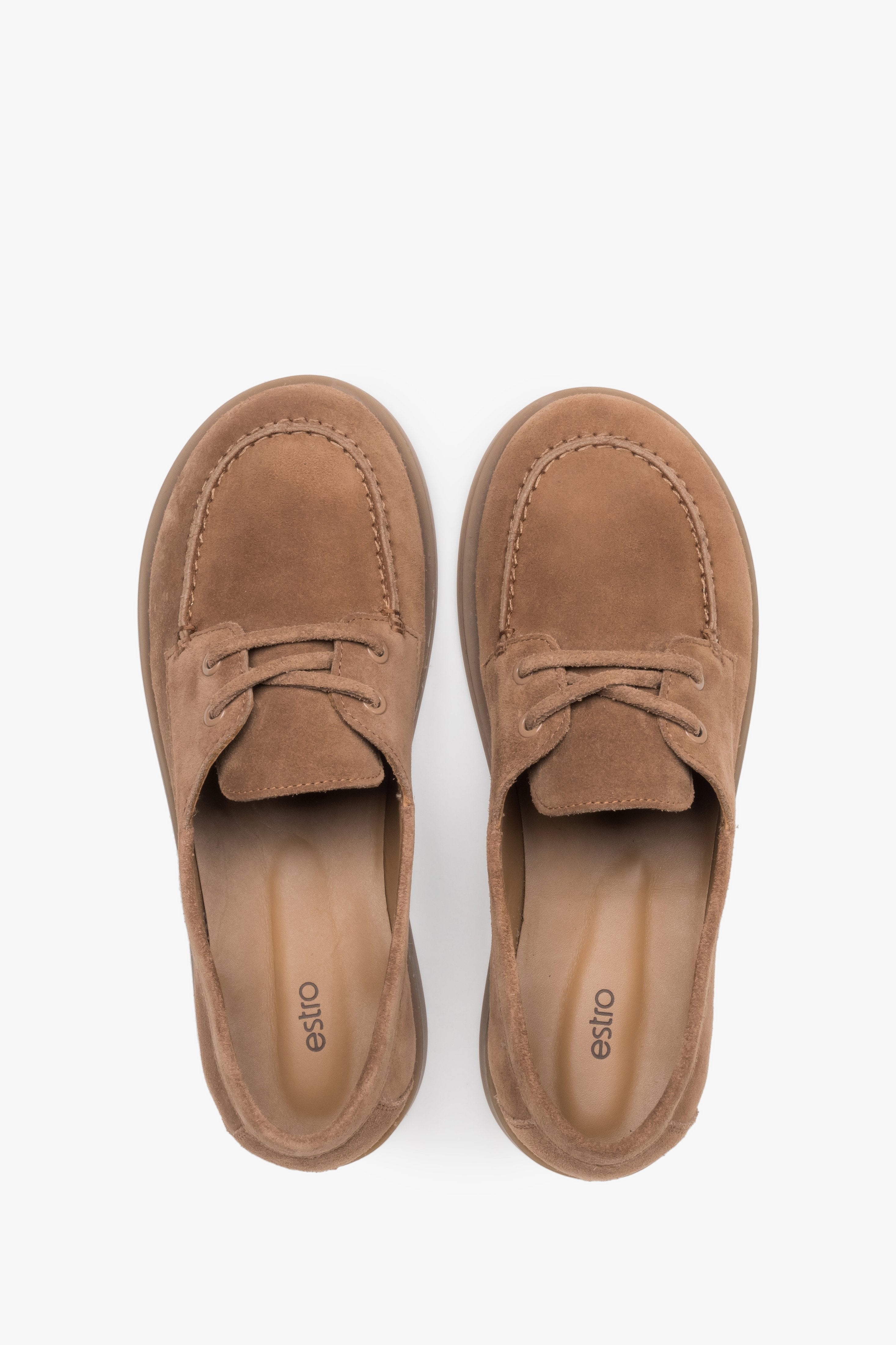Hellbraune Veloursleder-Loafer von oben als Paar