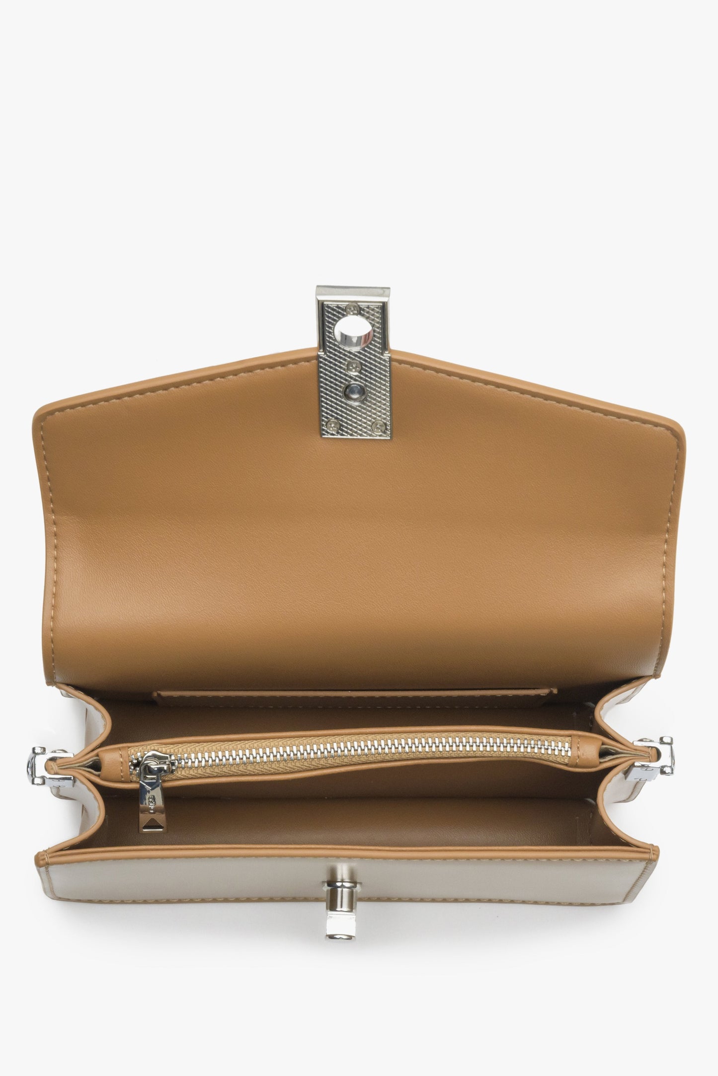 Hellbraune Damenhandtasche aus Leder von Estro – Innenansicht des Modells.