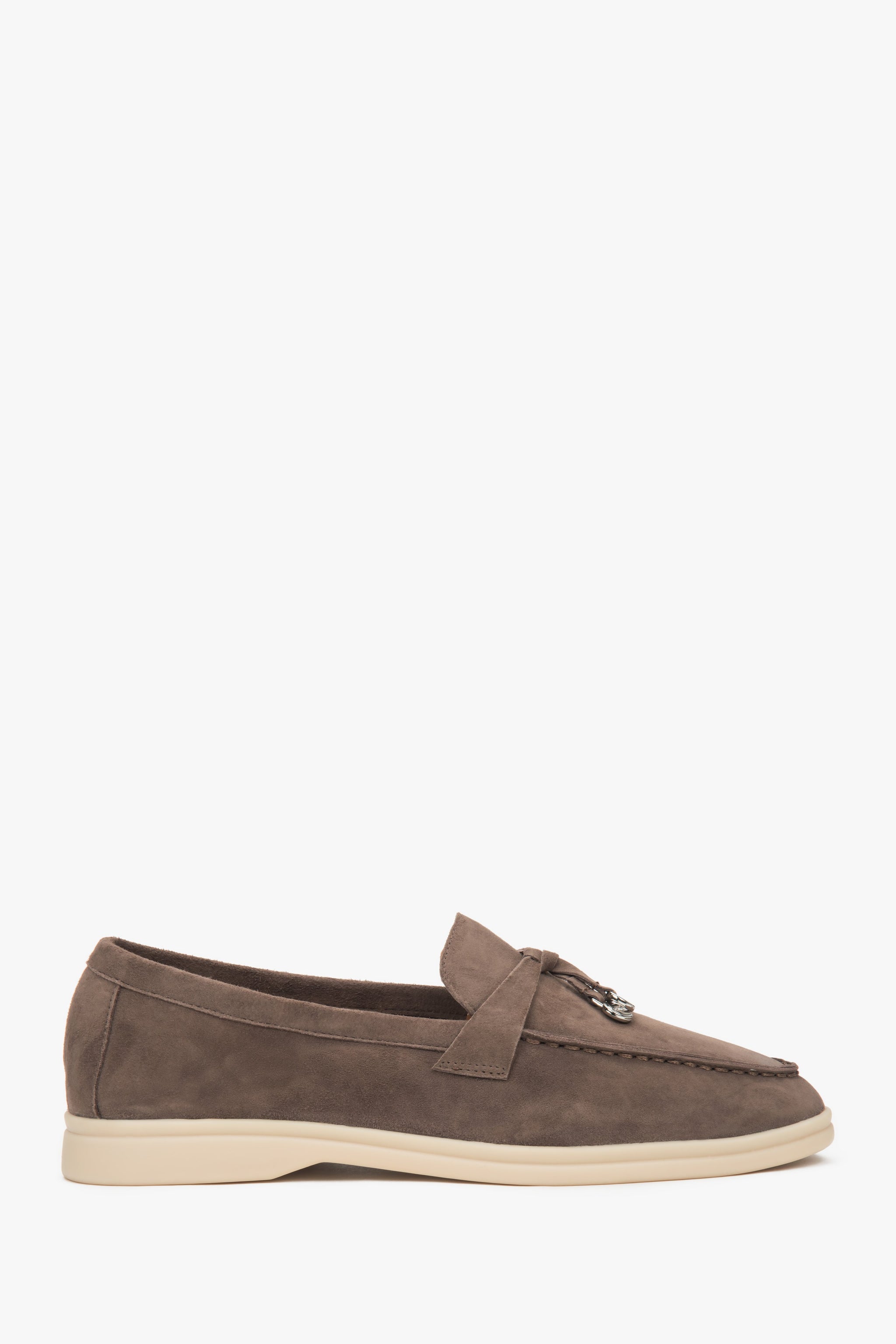 Hellbraune Velours Mokassins für Damen mit Zierquaste Estro ER00117915.