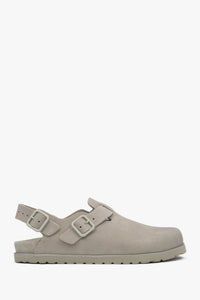 Hellgraue Clogs aus Velours für Damen Estro ER00117156.