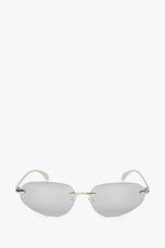 Frontansicht der hellgrauen schmalen rahmenlosen Damen-Sonnenbrille.