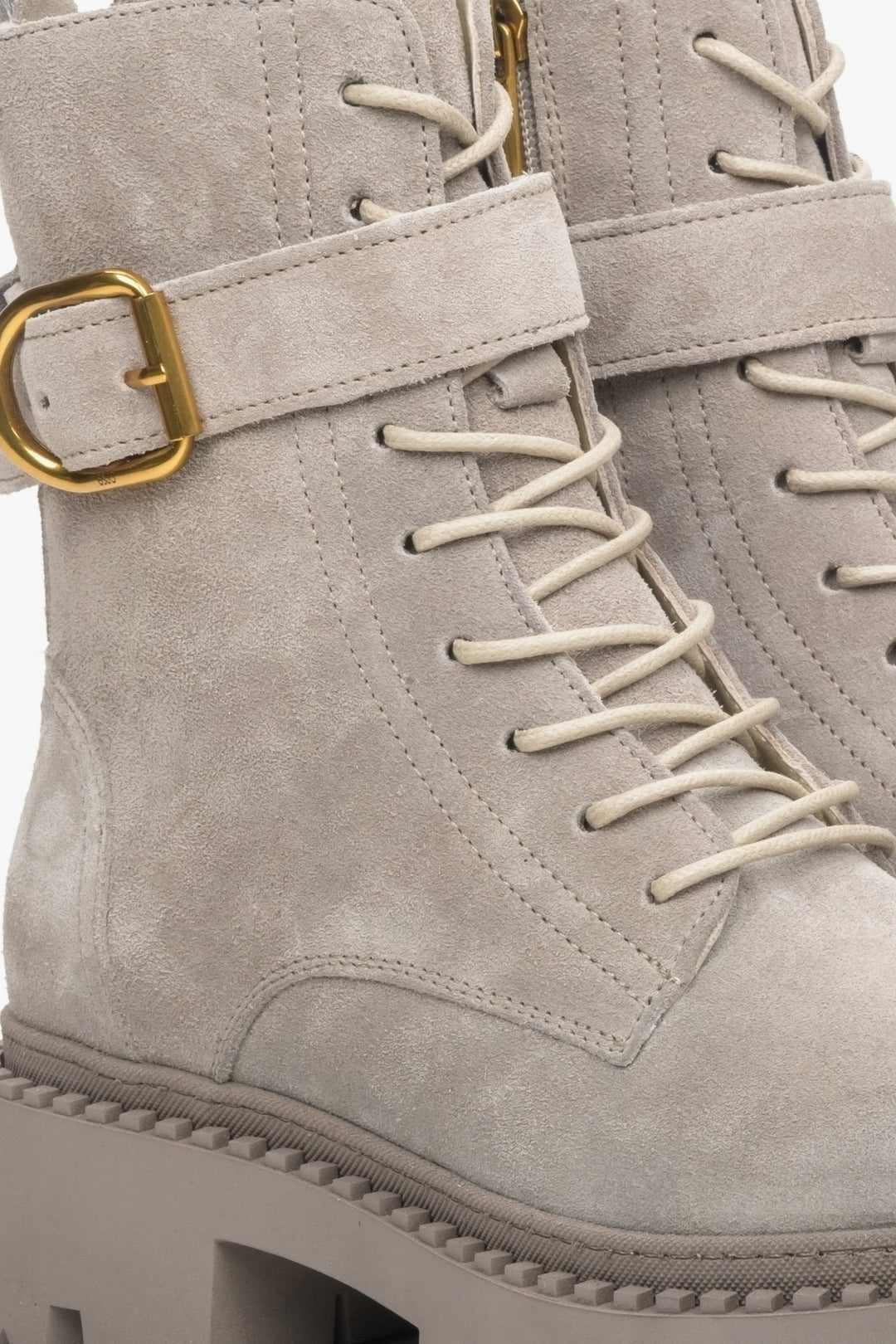 Graue Damen-Winter-Workboots aus echtem Velours von Estro – Nahaufnahme der Details.