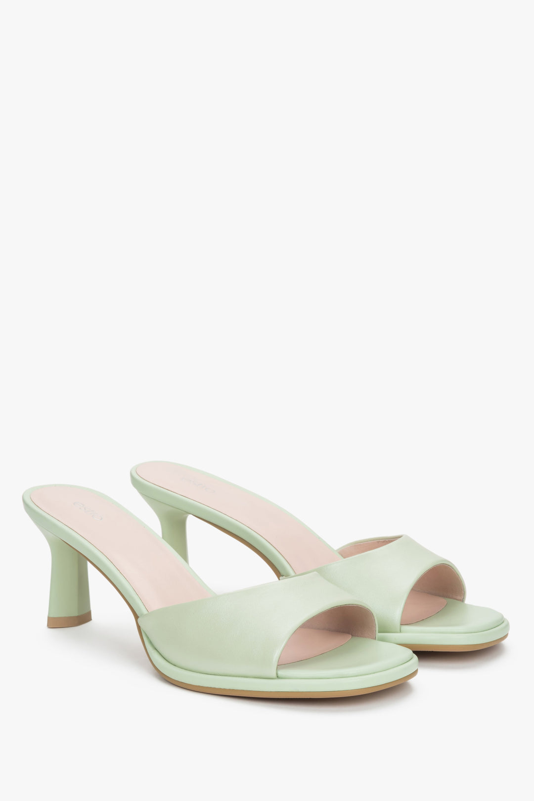 Hellgrüne Damen-Pantoletten von Estro aus echtem Leder mit Absatz.