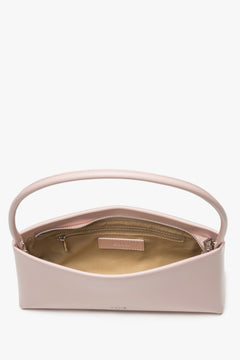 Blick in das Innenfach der rosa Damen-Ledertasche z.B. mit Reißverschluss.