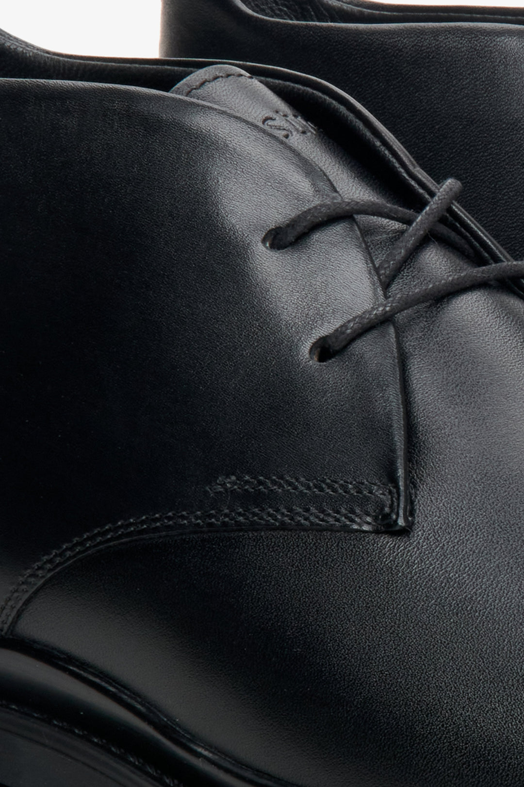 Schwarze Herren-Lederschuhe Estro – Nahaufnahme der Details.