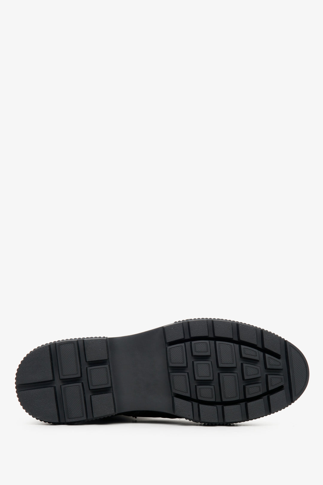 Schwarze, textile Herrenschuhe/Stiefeletten Estro – Nahaufnahme der Schuhsohle.
