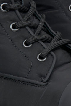 Herbstliche schwarze textile Herrenstiefeletten Estro – Nahaufnahme des Details.
