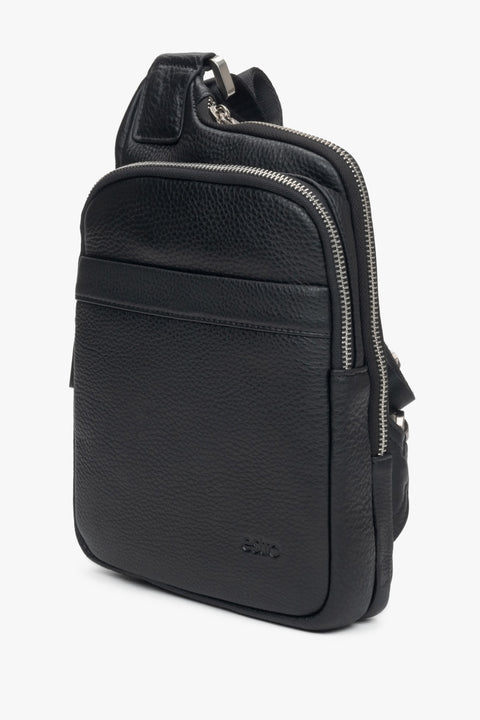 Herren-Schultertasche in Schwarz, aus hochwertigem echtem Leder mit verstellbarem Riemen von Estro.