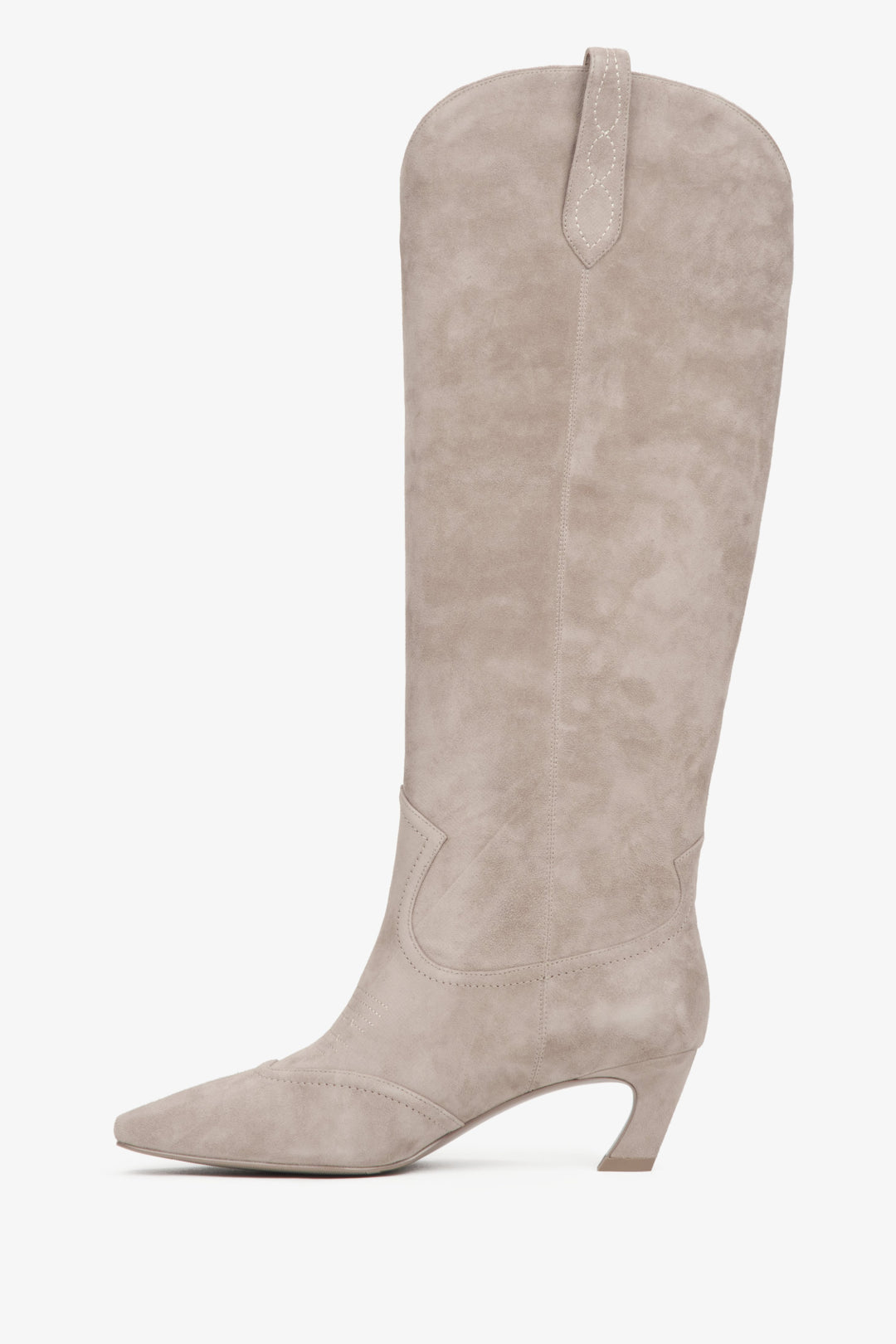 Hochschaftige Damenstiefel in Beige mit dekorativen Nähten Estro ER00116173