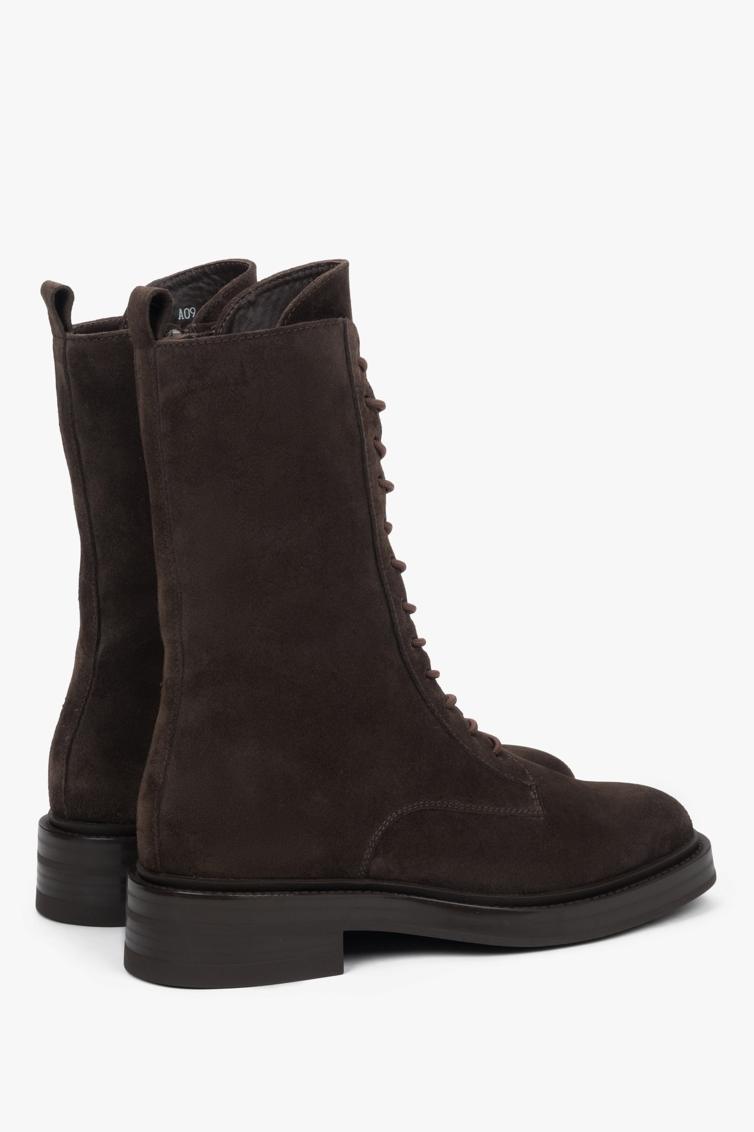 Rückansicht der flachen Damen-Schnürboots aus braunem Veloursleder