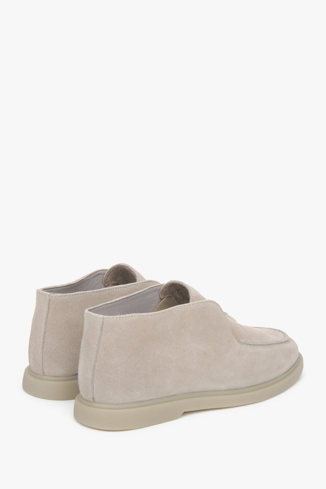Stilvolle und bequeme beige Damen-Loafer von Estro mit hoher Sohle, gefertigt aus italienischem Veloursleder.