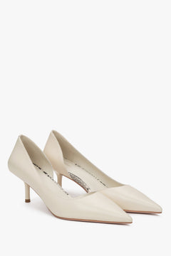 Beige Schuhe aus echtem Leder. Niedriger Absatz. Marke Estro.