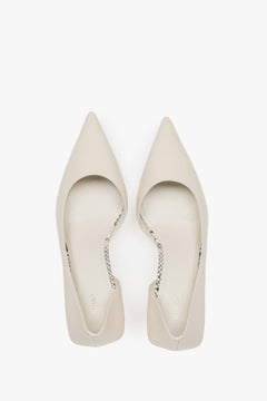 Estro Schuhe in Beige. Klassisch. Mit niedrigem Absatz. Aus Leder.