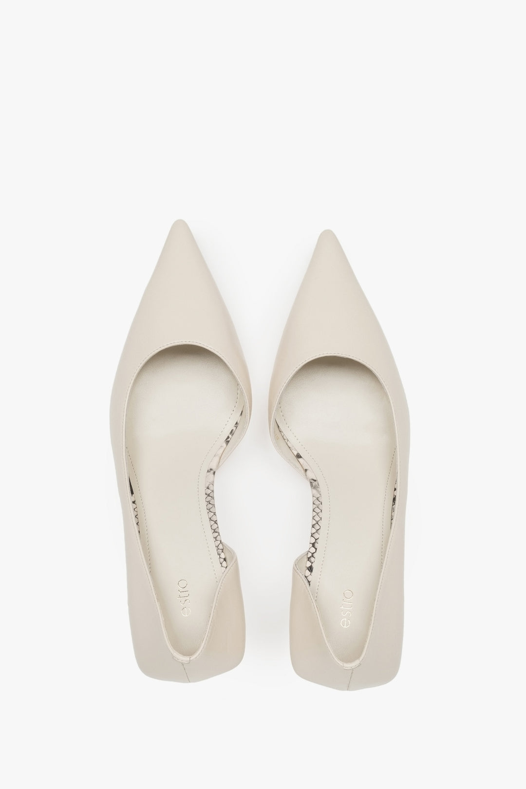 Estro Schuhe in Beige. Klassisch. Mit niedrigem Absatz. Aus Leder.