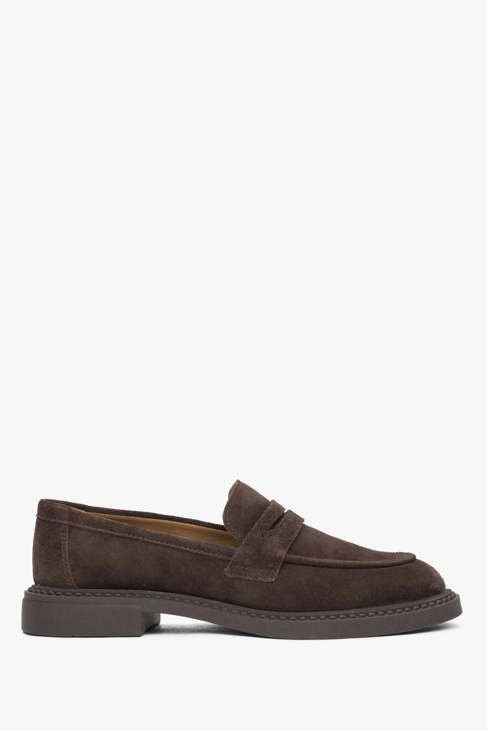Damen Penny Loafer in Sattelbraun mit flachem Absatz und weichem Veloursleder – Estro ER00117041.