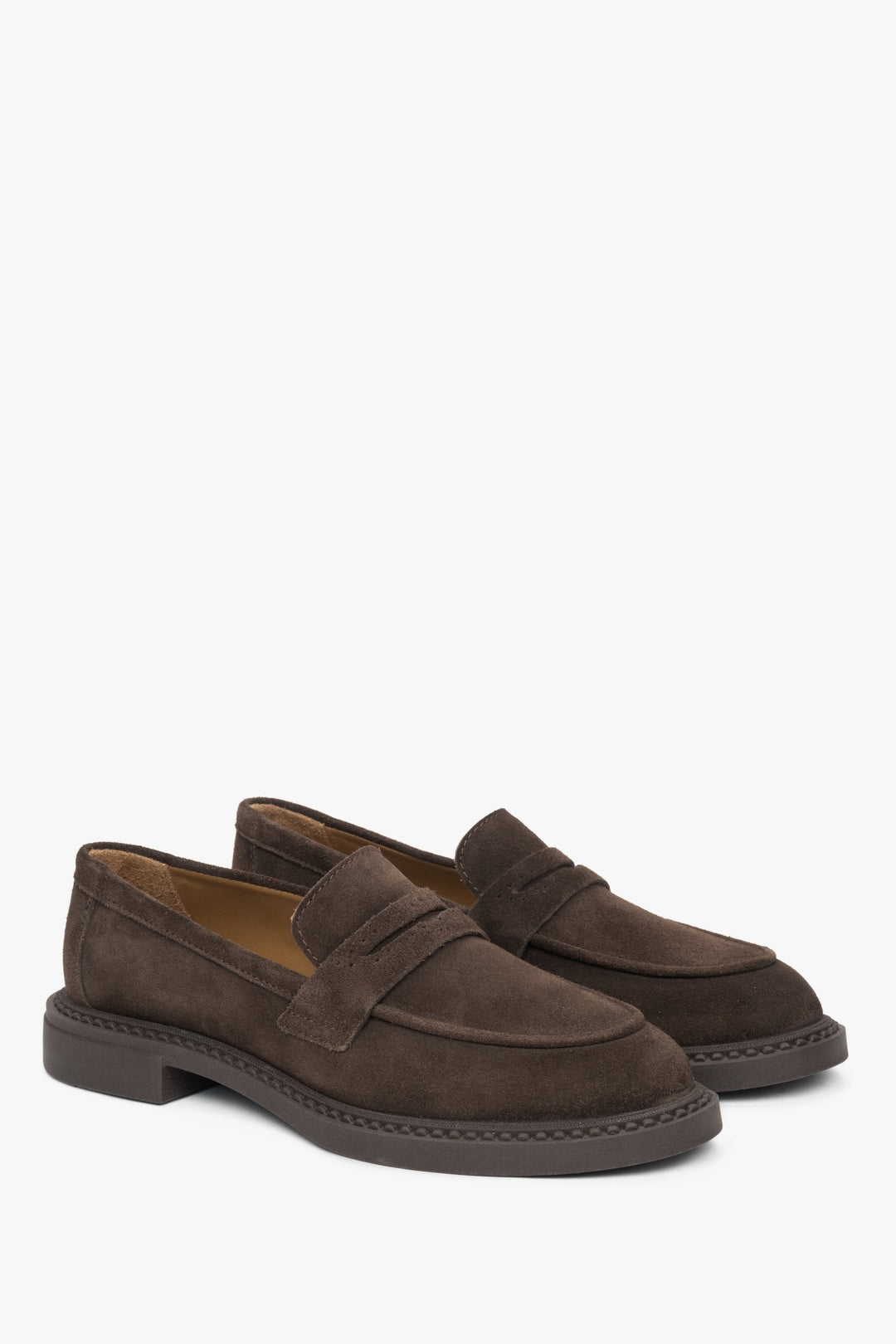 Klassischer Loafer für Damen aus italienischem Velours in sattem Braunton – Estro ER00117041.