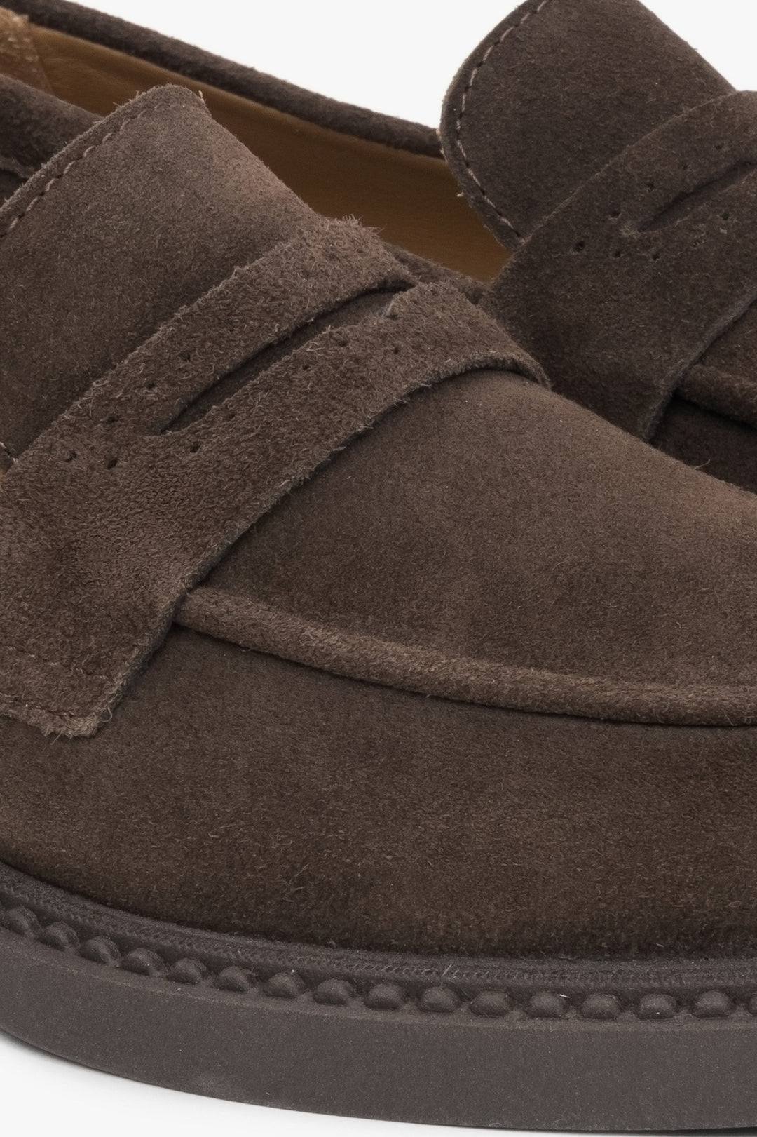 Minimalistisches Design trifft auf italienische Qualität in diesem Penny Loafer – Estro ER00117041.