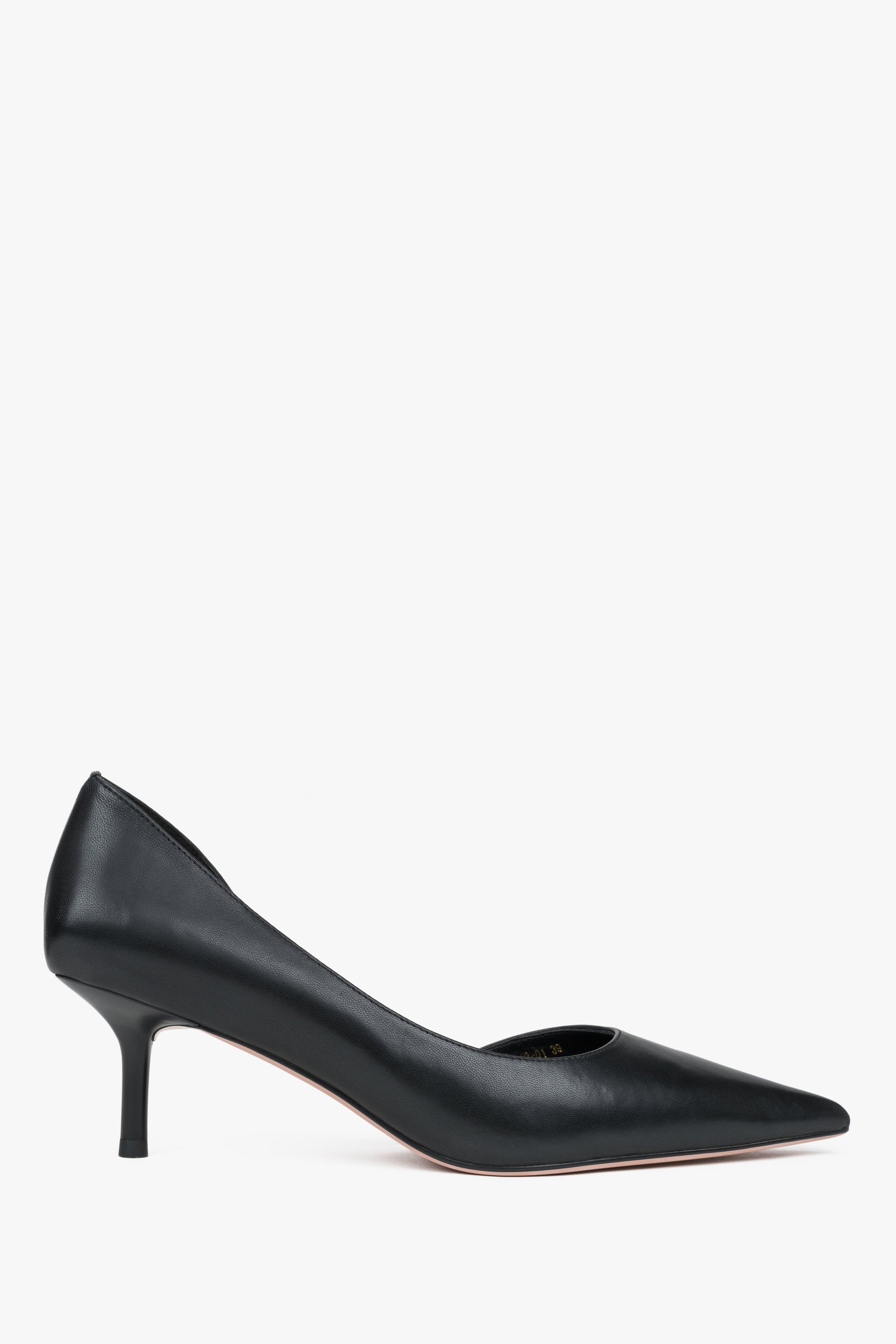Klassische schwarze Schuhe mit niedrigem Absatz aus echtem Leder Estro ER00116979.