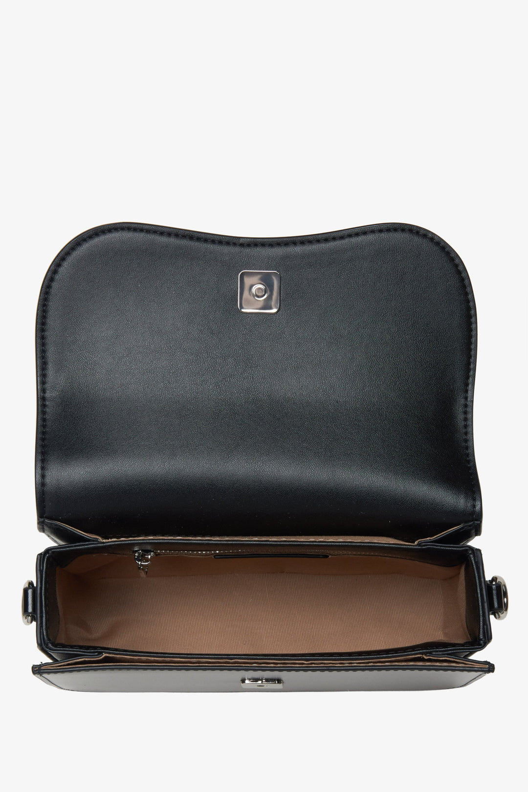 Schwarze Damenhandtasche von Estro – Innenansicht des Modells.