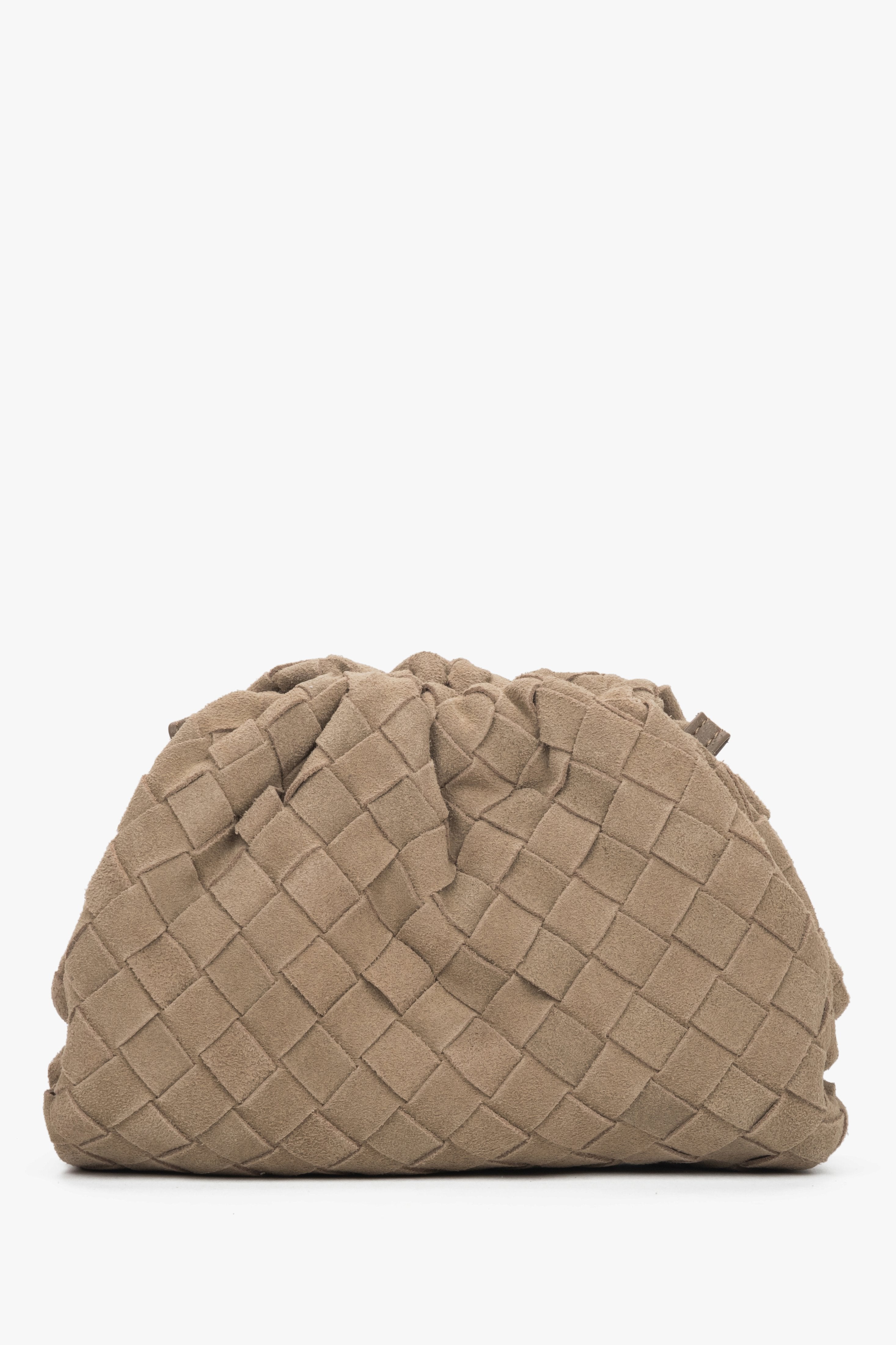Stilvolle beige Beuteltasche aus echtem Wildleder für Damen.