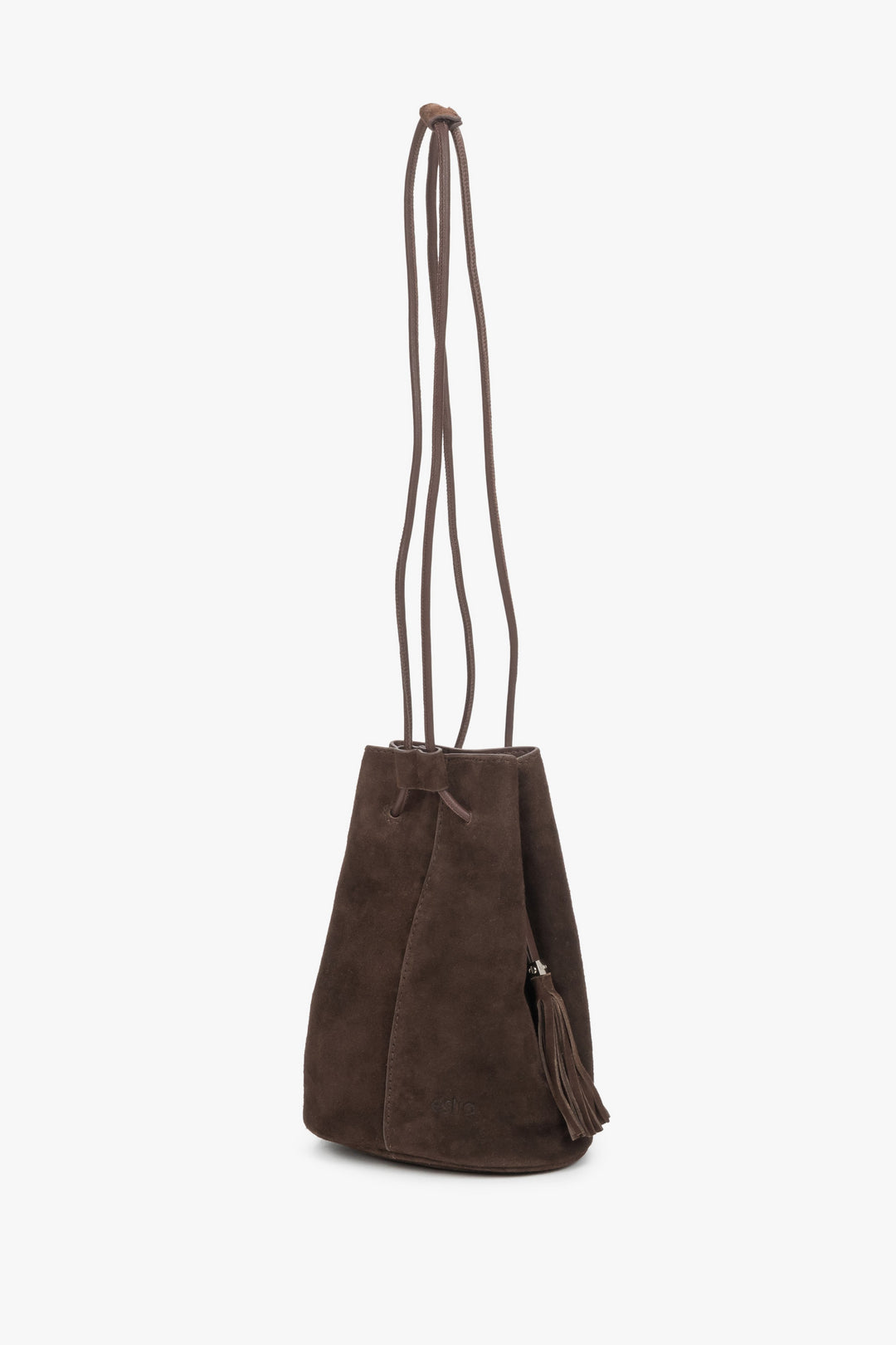 Kleine braune Damen-Beuteltasche aus echtem Velours in Rückansicht mit langem Riemen