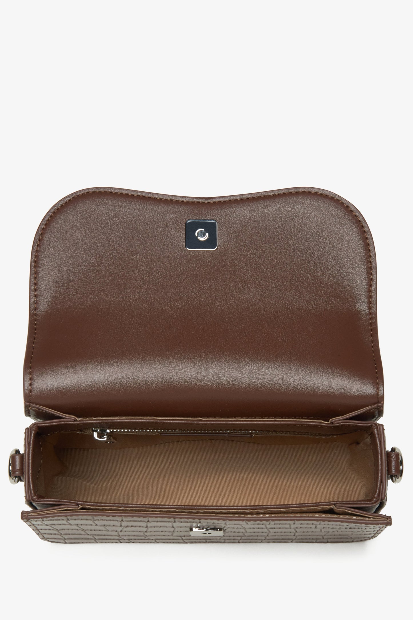Braune Damenhandtasche von Estro – Innenansicht des Modells.
