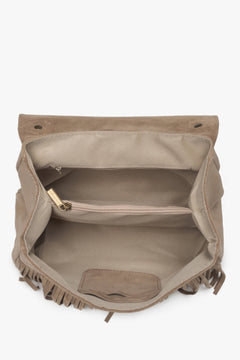 Braune Handtasche aus edlem italienischem Velours mit dekorativen Fransen.