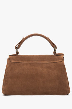 Rückansicht der kleinen braunen Damen-Tasche aus italienischem Premium-Velours.