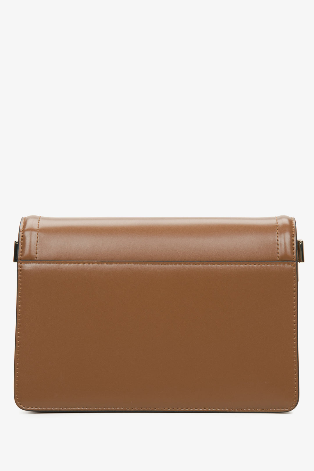Kleine braune Damen-Lederhandtasche von Estro – Rückseite des Modells.