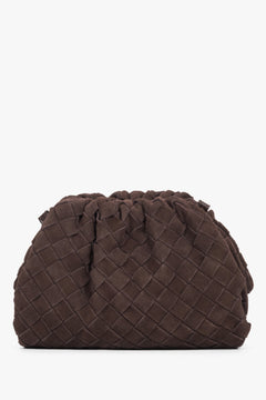 Kleine dunkelbraune Damen-Beuteltasche von Estro aus weichem Veloursleder.