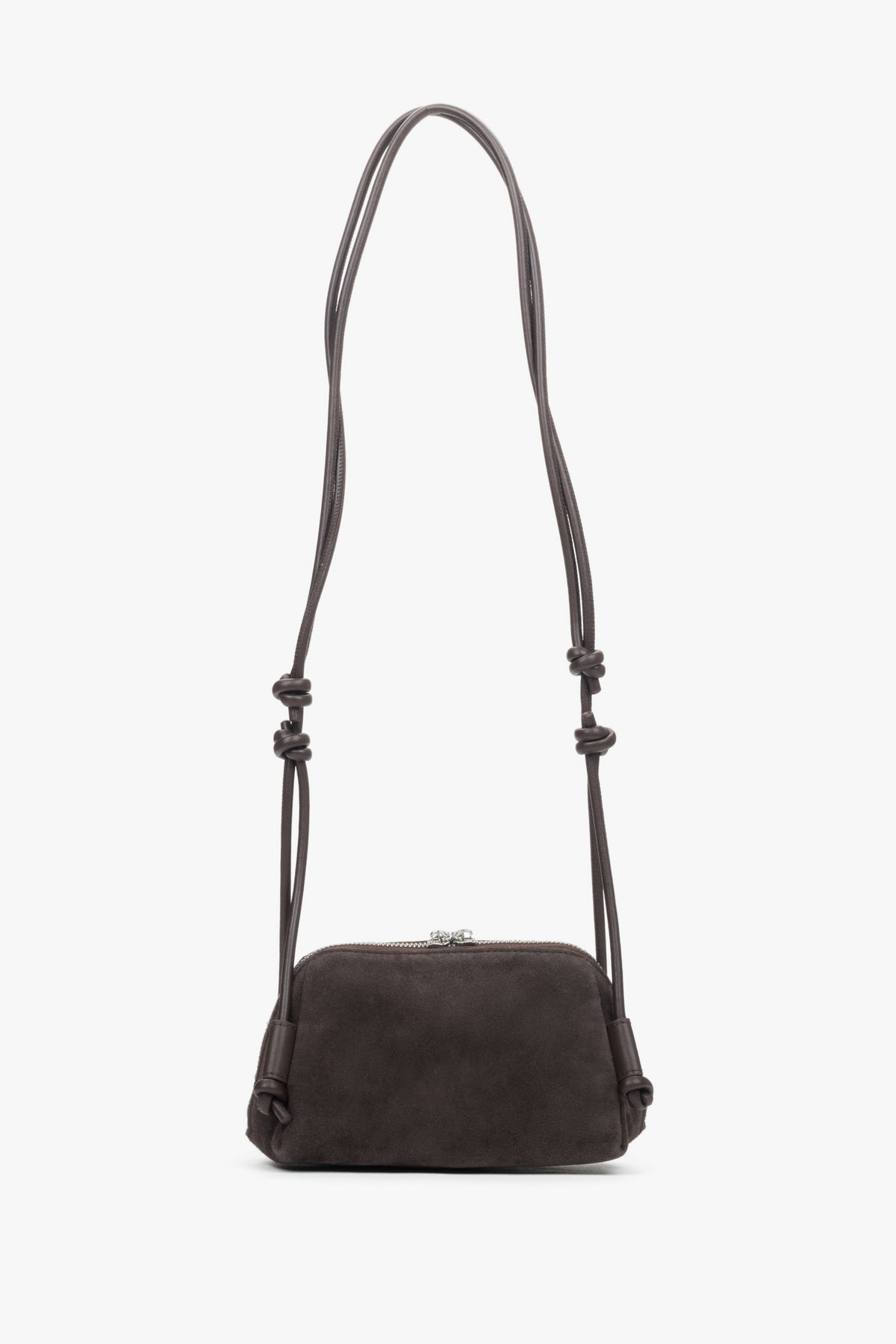 Rückansicht der kompakten dunkelbraunen Damen-Schultertasche
