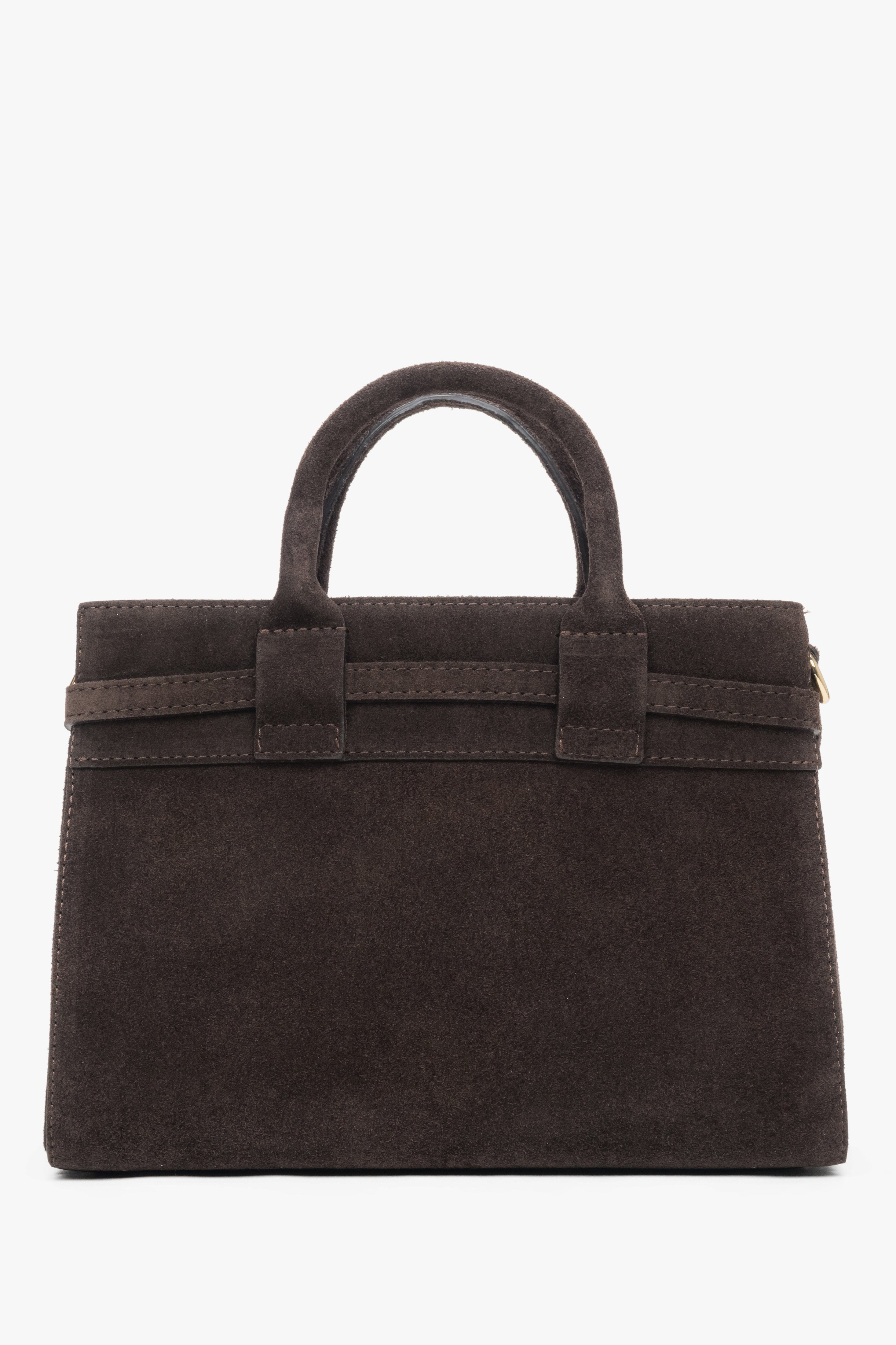 Rückwärtige Ansicht der eleganten dunklen Velours-Handtasche