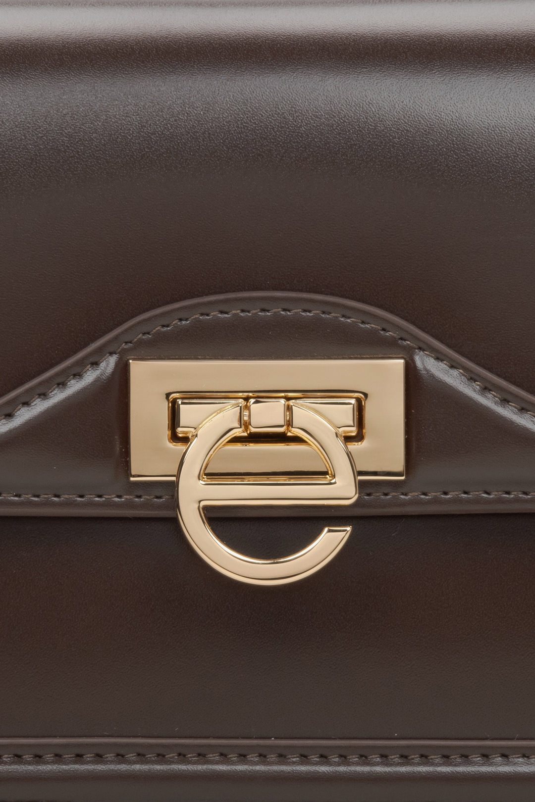 Kleine dunkelbraune Damen-Schultertasche mit edlen goldfarbenen Beschlägen Estro ER00115778