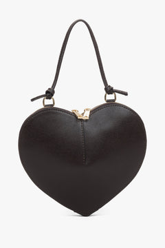 Frontale Ansicht der dunkelbraunen Damen-Schultertasche aus Glattleder in markanter Herzform