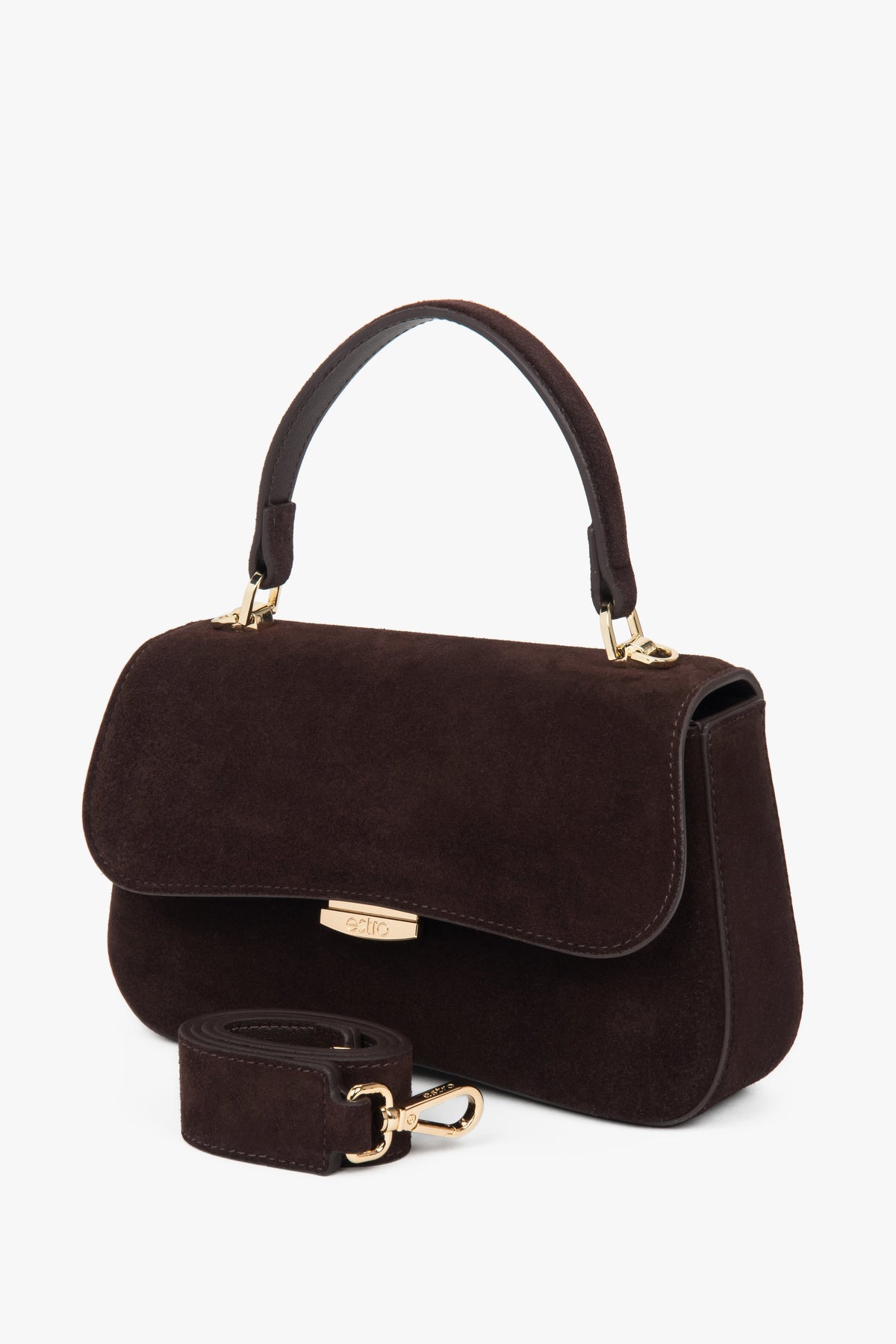 Diagonale Ansicht der dunkelbraunen Satchel-Tasche aus Veloursleder mit angebrachtem breitem Schulterriemen