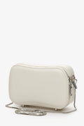 Kleine hellbeige Damen-Schultertasche mit silberner Kette Estro ER00114350.
