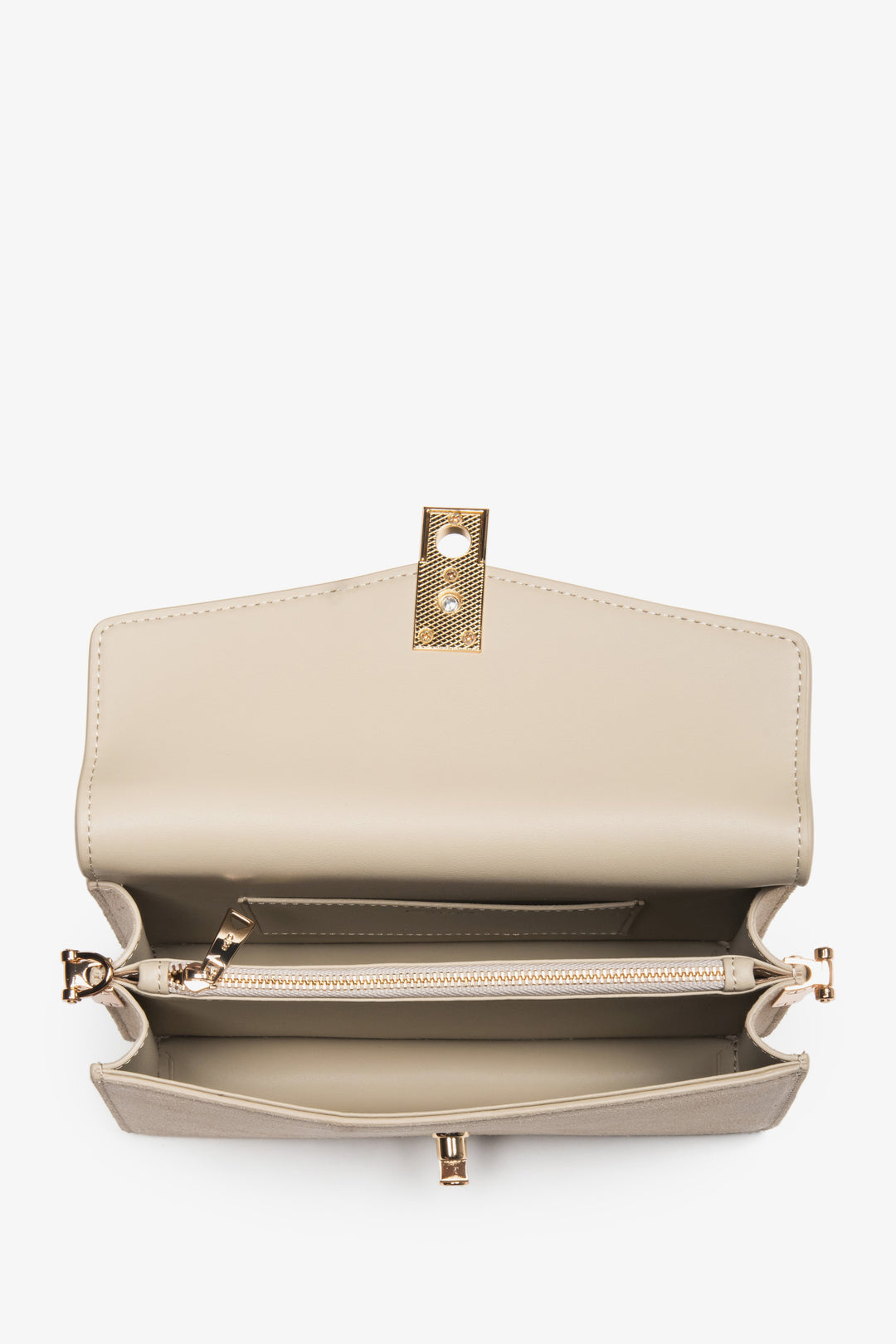 Innenansicht der geöffneten hellbeigen Damen-Schultertasche.