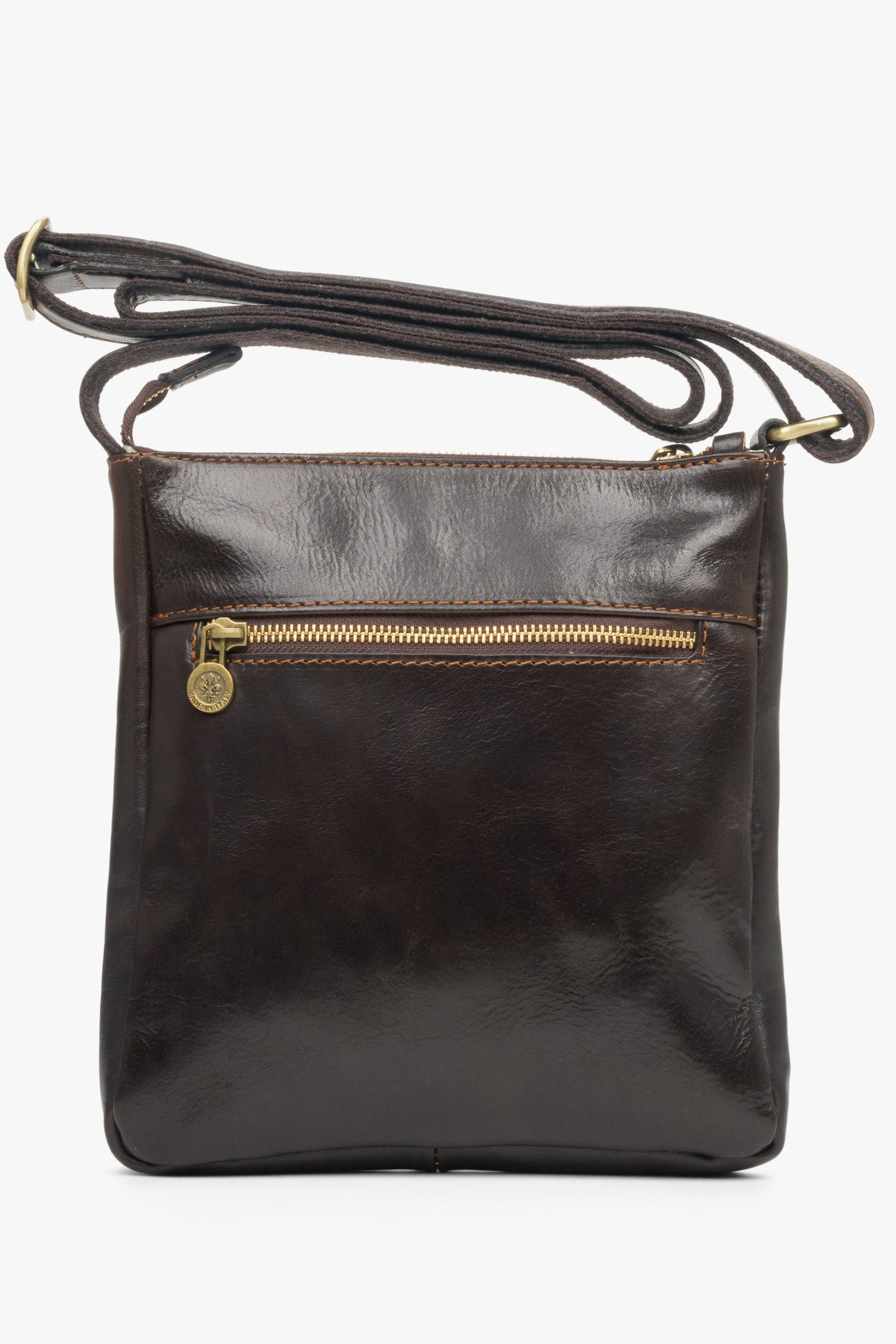 Kleine dunkelbraune Herren-Schultertasche, perfekt für den Herbst – Rückansicht.