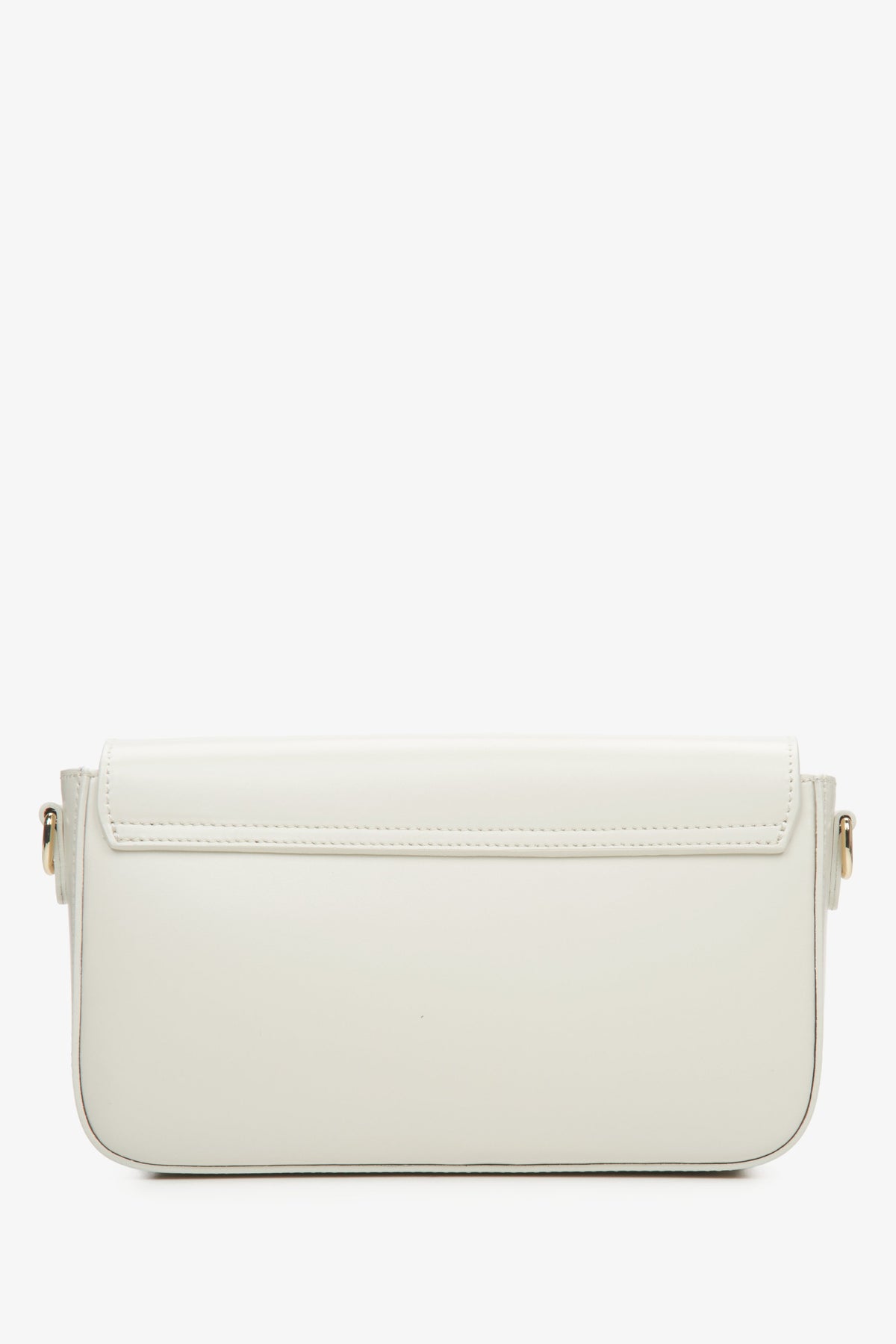 Kleine Damenhandtasche in milchig-beiger Farbe, im Baguette-Stil.