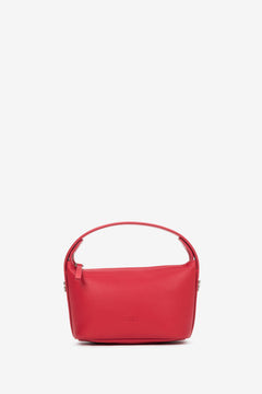 Frontalansicht der kleinen roten Schultertasche mit ihrem formstabilen Tragegriff