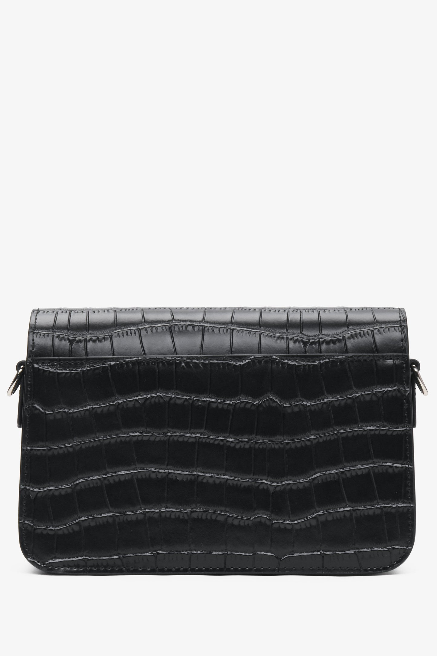 Kleine schwarze Damen-Lederhandtasche mit Prägung von Estro – Nahaufnahme der Rückseite des Modells.